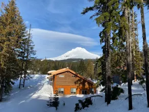 Barlow Pines Lodge - spacious cabin next to Ski Bowl with a Mt. Hood view - Image 5