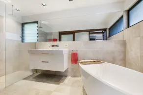 Banyandah - Luxury Architect Designed Straddie Beachhouse - Image 3