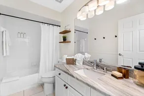 Seaside Serenity: Your Perfect Condo Escape! - Image 4