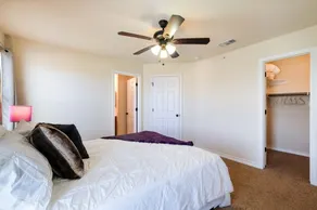 20% OFF Updated 3BR 2.5BTH Townhome - Pet-friendly - Fast WiFi-Driveaway Parking - Image 5