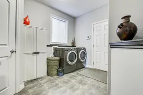 7 minutes away fro Edmonton International Airport beautiful home stay - Image 2