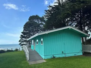 Secluded Ocean View Mid-Century Modern Retreat - Image 3