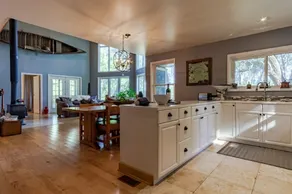 Premiere Kingsford Lake Cottage - Image 3