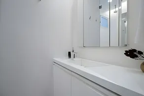Ipanema | Suíte ampla, em uma das melhores ruas do Bairro, 5 min da Praia - por Casapē Rio - Image 2