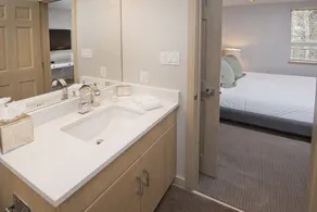 Gateway Plaza R4 Condo - Image 3