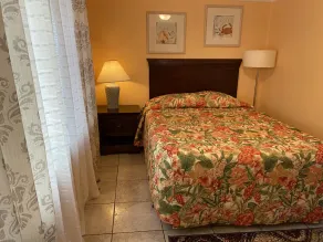 Cozy 2 Bedroom Apartment on 11th St - Image 4