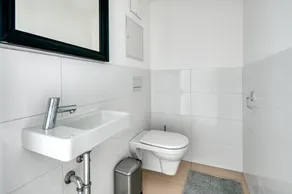 Premium Hernals 3BR w/ Balcony & Elevator, nr Lidlpark, by Blueground - Image 3