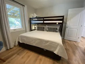 (Sleeps 7) 3 bedroom/2 bath BRING YOUR BOAT/WAVERUNNERS-Lots of Parking Space - Image 4