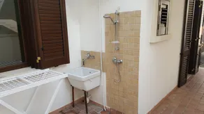 Cosy Apartment Near The Beach With Balcony Air Conditioning Pets Allowed - Image 4