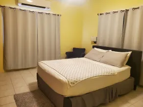 Upstairs 2 bedroom apartment- 5 mins from the beach - Image 4