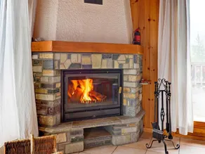 Yta: ca 120 m² Vardagsrum med soffa, öppen spis. 2 sovrum med 2 enkelsängar - Image 2