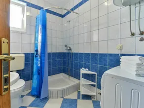 Lovely apartment for 5 guests with pool, WIFI, A/C, TV, balcony and pets allowed - Image 2