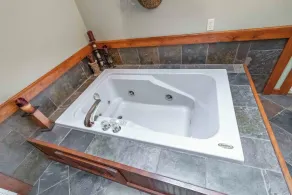 LAKEFRONT HOME ON CASTLE ROCK LAKE WITH PRIVATE PIER - PET FRIENDLY - Image 3