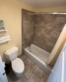 Relax Inn of Medford - Image 4
