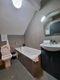 ApartHotel Flat 8 - 10 min to centre by Property Promise - Image 3