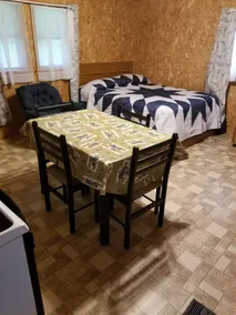 Cabin 1   queen bed with a separate bedroom with a double bed - Image 5
