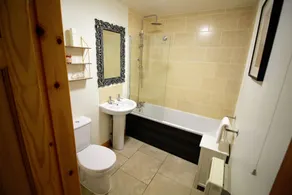 Covenham Holiday Cottages - Wisteria Cottage - Image 2