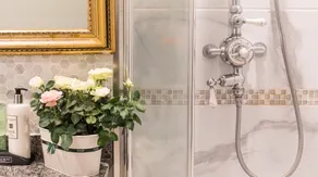 Beautiful & spacious Regency apt in centre Cheltenham, free parking - Image 4