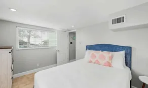 Sunset View Pet Friendly w/Pool Beach Home - Image 5