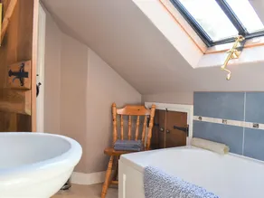 2 bedroom accommodation in Brentor - Image 3