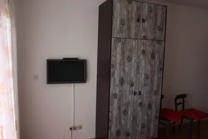 primero Piso de 2 habitaciones, 2x baños, 2x aire acondicionado, balcón, vista al mar - Image 3