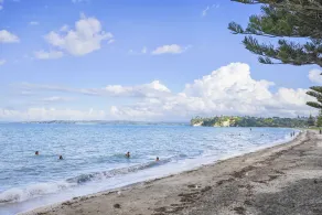 Amazing Home By Beach - Aircon-ed  - Image 5