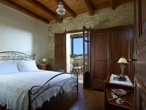 Traditional Pool Villa with 3 Bedrooms in Rethymno - Image 3