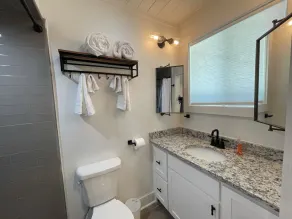 Newly remodeled East Beach 4 Bedroom Bungalow - Image 5