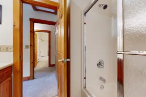 Inviting ski-in/ski-out condo - free WiFi, gas fireplace & free ski shuttle - Image 3