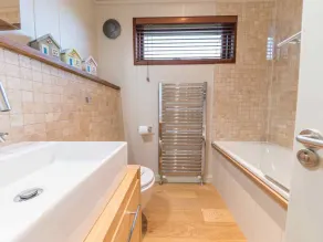 Family Friendly, Lovely Lakeland Lodge With Private Parking And A Patio - Image 2