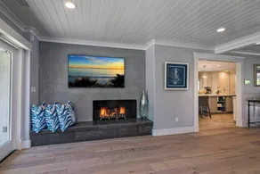 Modern Serenity Luxury with Expansive Backyard - Image 2