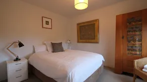 Stylish spacious vintage house, wood fire, 40m to beach inside a National Park - Image 2