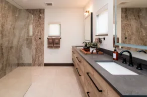 Stunning modern luxury in the Cascade Mountains - Image 3