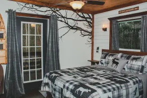 Sugar Tree Lodge - Secluded Cabin near West Jefferson, Boone and Blowing Rock - Image 4