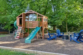 Stylish 4BR Home w/ EV Charger | Fam & Pet Ready - Image 4