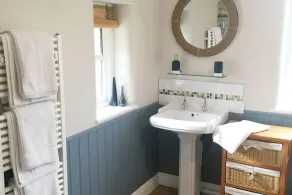 5-Bed Home - Sleeps 12 Pool Garden & Play Area - Image 3