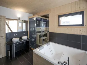 Nice chalet with balconies - Image 4