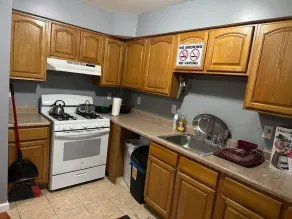 Room K Divine Villa and Resorts 5mins to EWR Airport and 4mins to Penn Station Newark, New York - Image 5