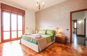 4 Bedroom Stunning Home In Roccadaspide - Image 5