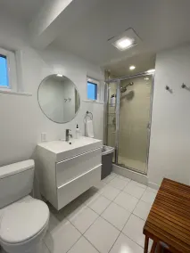 Remodeled Detached Guest House w/Washer, Dryer and Parking - Image 2