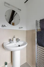 Ciudad-Casa-Baño privado - Image 2