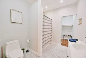 Indianapolis Luxury Clean Downtown Home. - Image 4