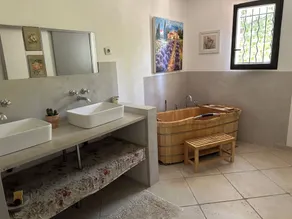 Hermosa casa tranquila con piscina - Image 2