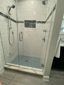 Beautiful sun filled 2 BR 3 blocks from beach- 2 beach passes- kids are free - Image 4