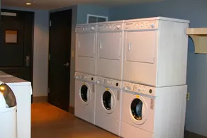 Great for Business Travellers! Studio Suite Near Syracuse University | Free Breakfast + Business Center - Image 4