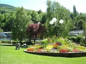 Monolocale di lusso con facile accesso alle 3 valli in una splendida città termale, connessione Wi-Fi gratuita - Image 3
