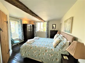 Cloisters Cottage in Bourton-on-the-water With Off Road Park For Two Cars - Image 5