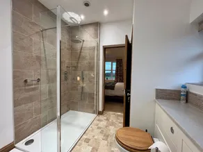 3 bedroom accommodation in Ashbourne - Image 3