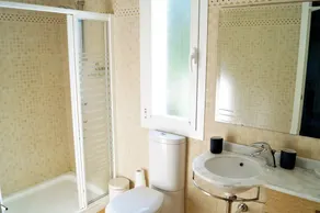 Stor villa, have med swimmingpool, jacuzzi, 5 soveværelser, op til 10 personer - Image 5