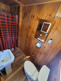 Cozy cottage get-away at Lake Winnipesaukee with swim access off dock - Image 5